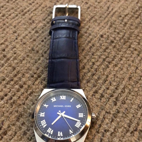 Michael Kors Blue Leather Strap Watch - pre-owned (new for Ladies/Women’s unisex - Picture 3 of 5